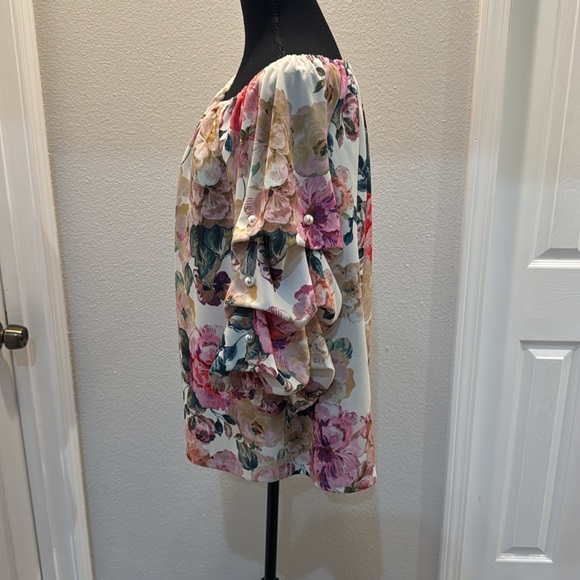 Floral Off-Shoulder Women's Top - Picture 2 of 4